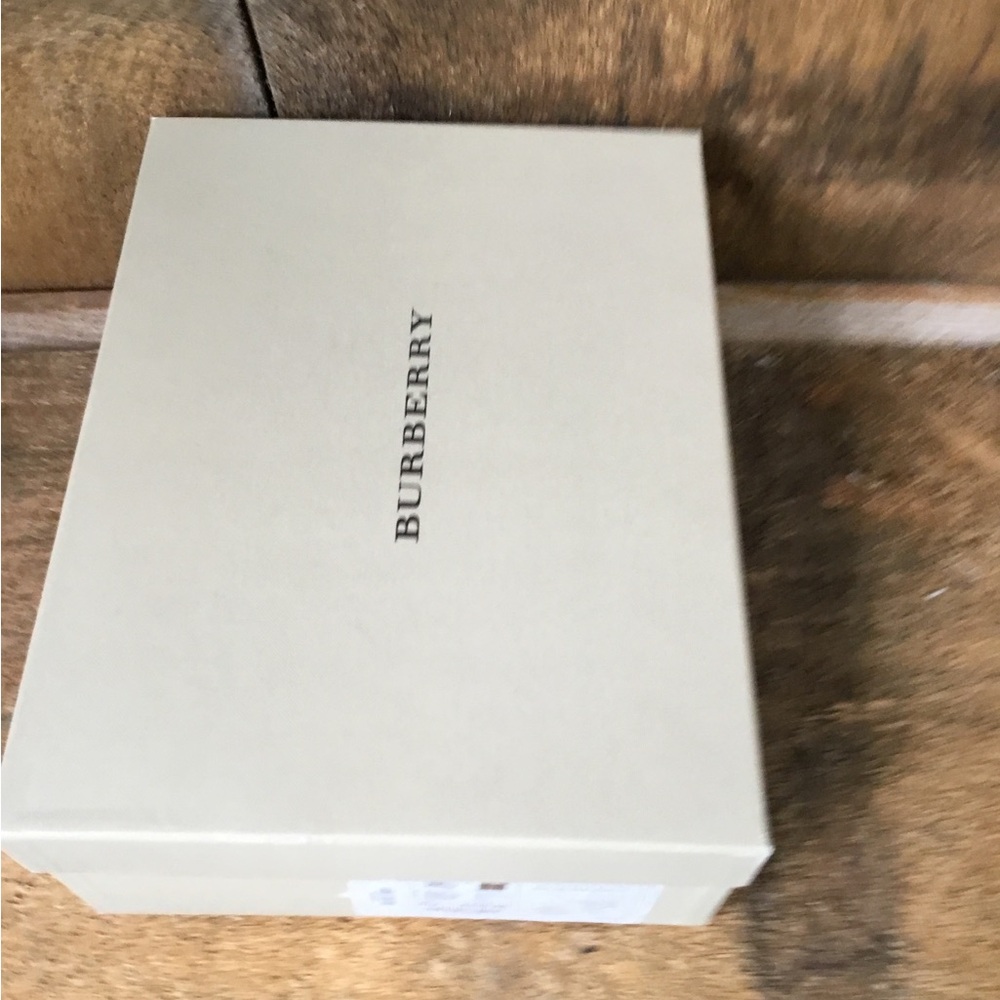 Burberry Heels - Picture 9 of 11